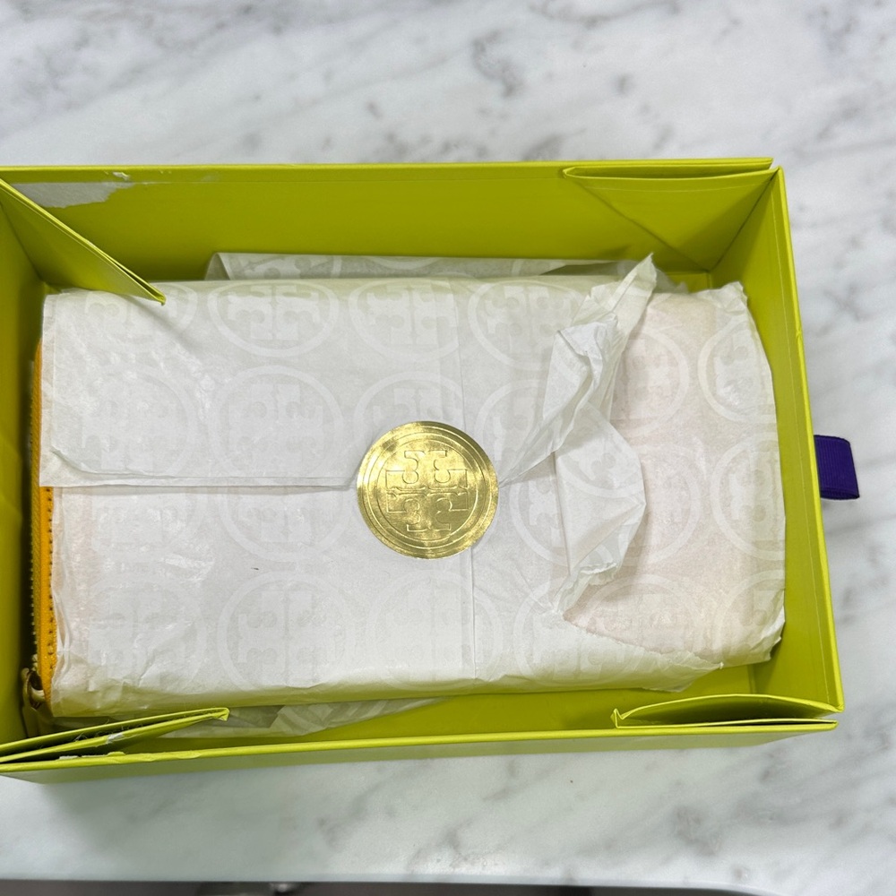 Tory Burch Vibrant Yellow Emerson Zip Continental Wallet - Picture 10 of 11